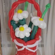 Букет из шаров в корзине  (7 цветков)